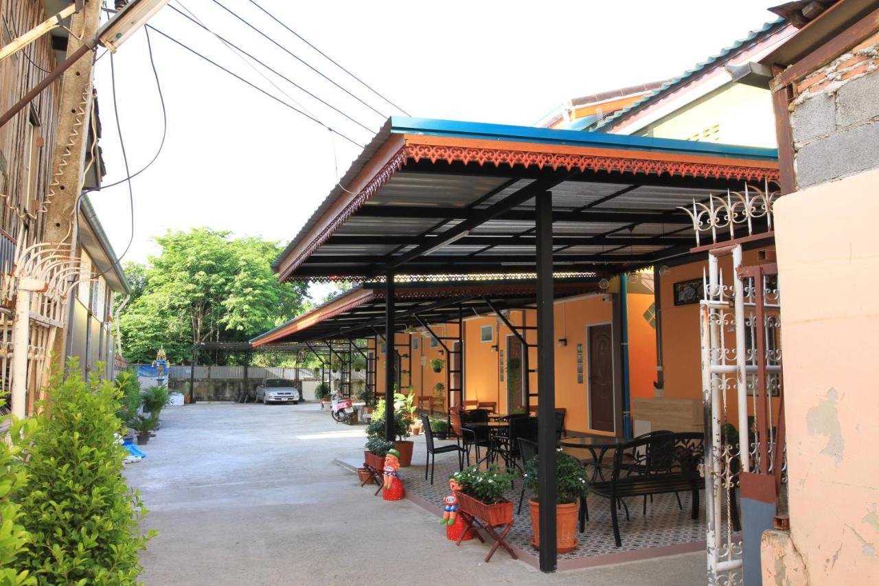 Siri Guesthouse Phra Nakhon Si Ayutthaya Esterno foto